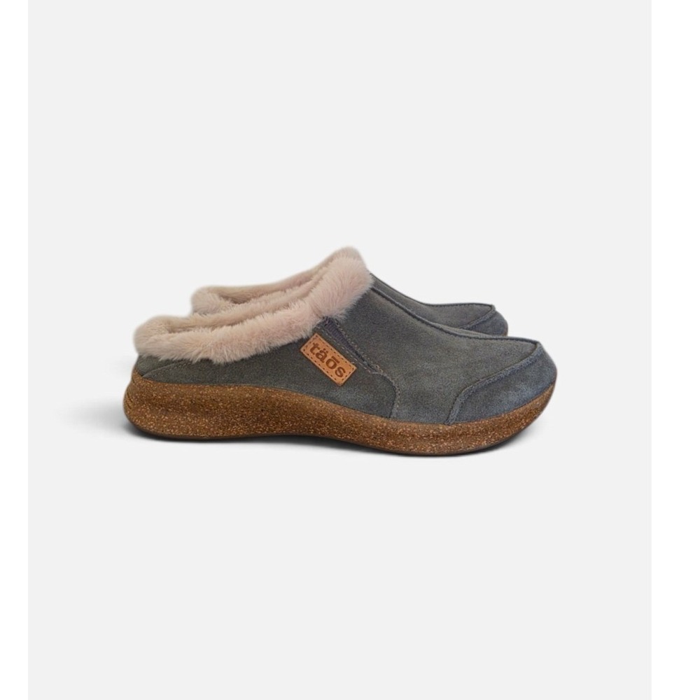 TAOS Gray Suede Shearling Footfriendly Comfy Cozy Slippers Mules Clogs sz 8